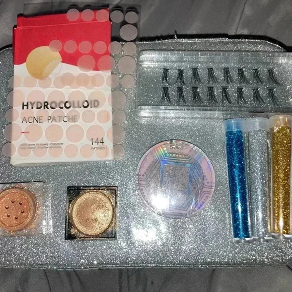 Glam makeup set 🤍😩 - Picture 2 of 6